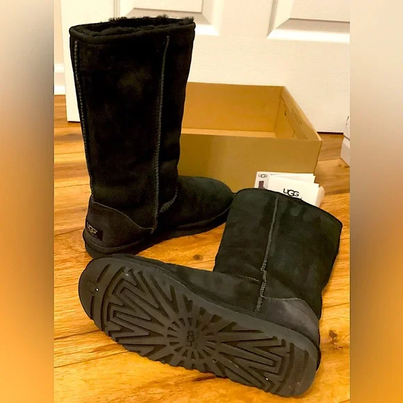 UGG Classic Tall Boots, Black, Size 8, Barely Worn - Picture 5 of 8